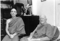 Ehrw. Bhikkhu Bodhi und Ehrw. Ñânaponika Mahâthero - Forest Hermitage (April 1991)